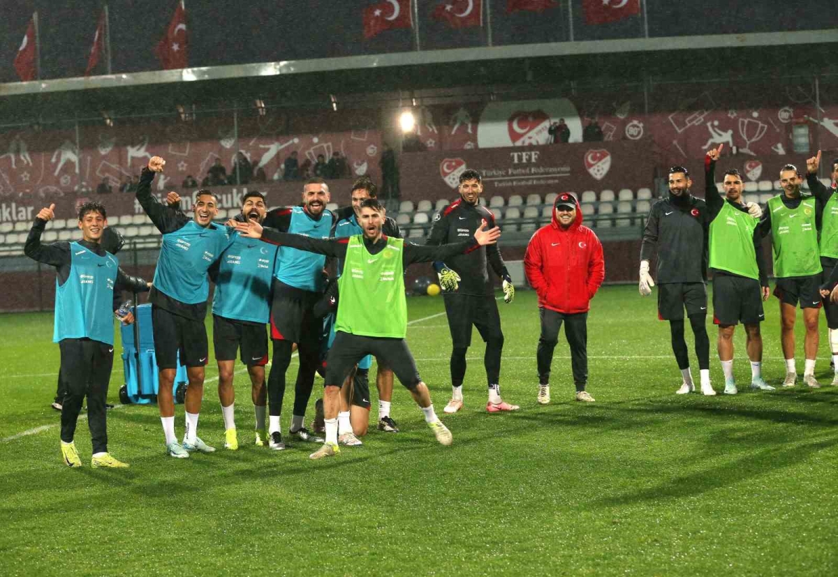 A Milli Futbol Takımı, Galler maçı hazırlıkların sürdürdü
