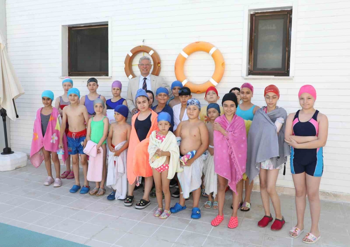 Mudanya Belediyesi Yüzme Havuzunda yaz sezonu başladı