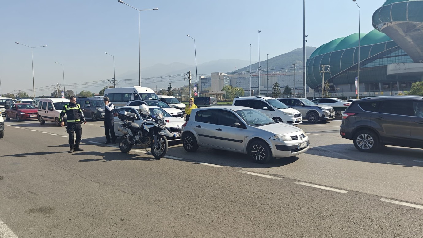 Acemler'de Trafik Kazası: Abdullah Akay ve M.Lütfi Taşçı Hafif Yaralandı