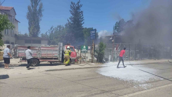 Bursa’da geri dönüşüm tesislerinde büyük yangın