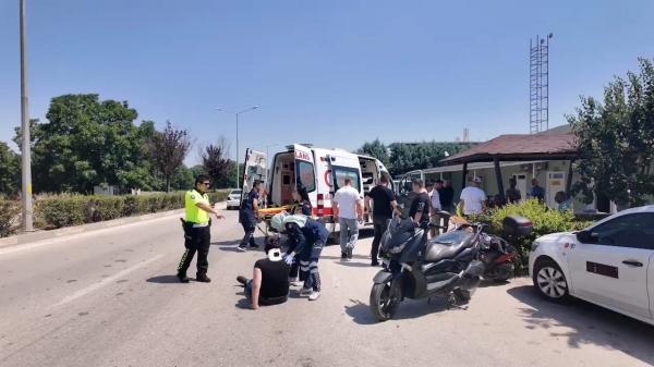 Bursa’da motosikletler kafa kafaya çarpıştı